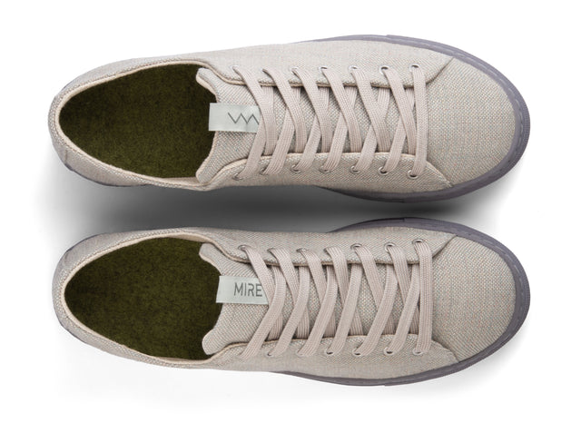 Low-top natural sneakers for spring and summer with 100% wool upper and natural rubber outsoles in the color purple. The pure hemp lining, together with wool-covered cork insoles, ensures a fresh and healthy environment for your feet all day long.