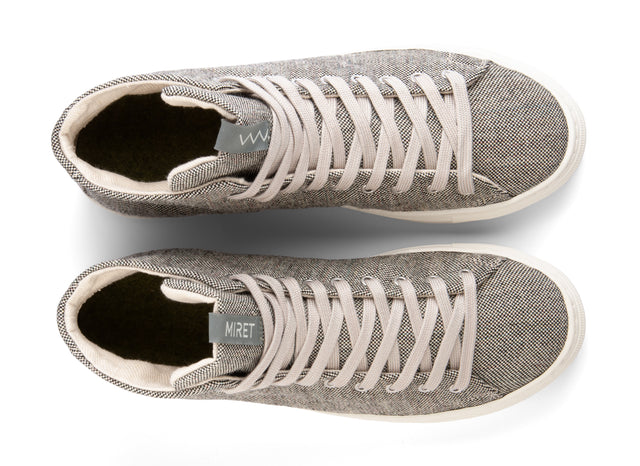 Mid-top natural sneakers for spring and summer in the color grey. Made from 100% unbleached and undyed thermoregulating wool with pure hemp lining, wool-covered cork insoles and natural rubber outsoles. OEKO-TEX certified sneakers manufactured in the EU. 