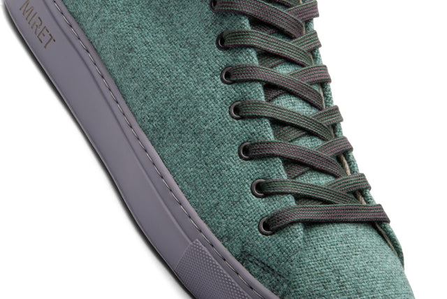 Mid-top natural sneakers for spring and summer in the color green. Made from 100% thermoregulating and water and dirt repellent wool with pure hemp lining, wool-covered cork insoles and natural rubber outsoles. OEKO-TEX certified sneakers manufactured in the EU.