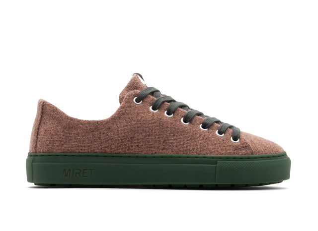 Low-top natural sneakers for winter. Made from 100% thermoregulating and water-repellent wool with pure hemp lining, wool-covered cork insoles and natural rubber outsoles with deeper grooves for improved grip. OEKO-TEX certified sneakers manufactured in the EU.